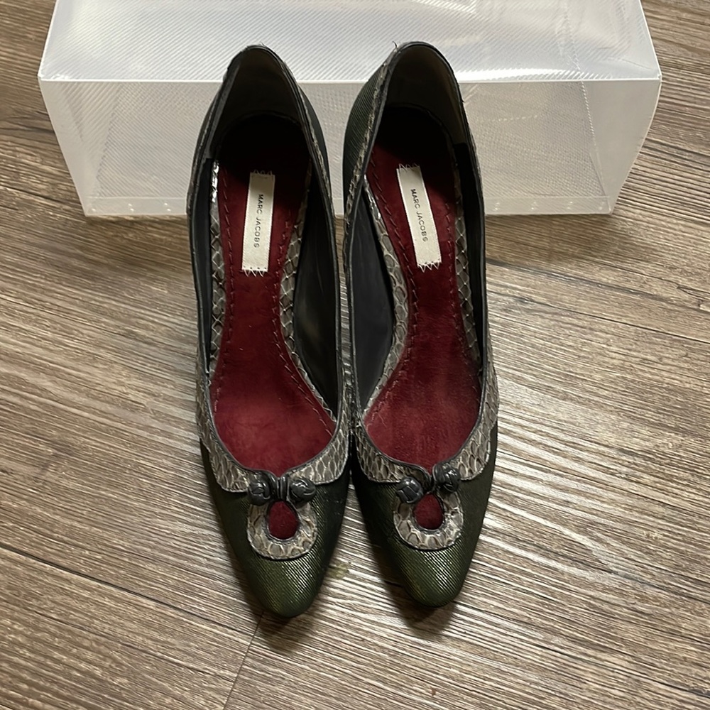 Host Pick 10/16🎉🎊 Best in Shoes- Stunning Vintage Marc Jacobs Heels